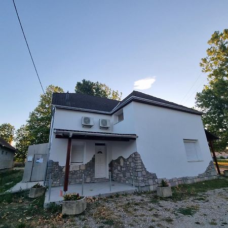 Sosto Apartman Székesfehérvár Buitenkant foto