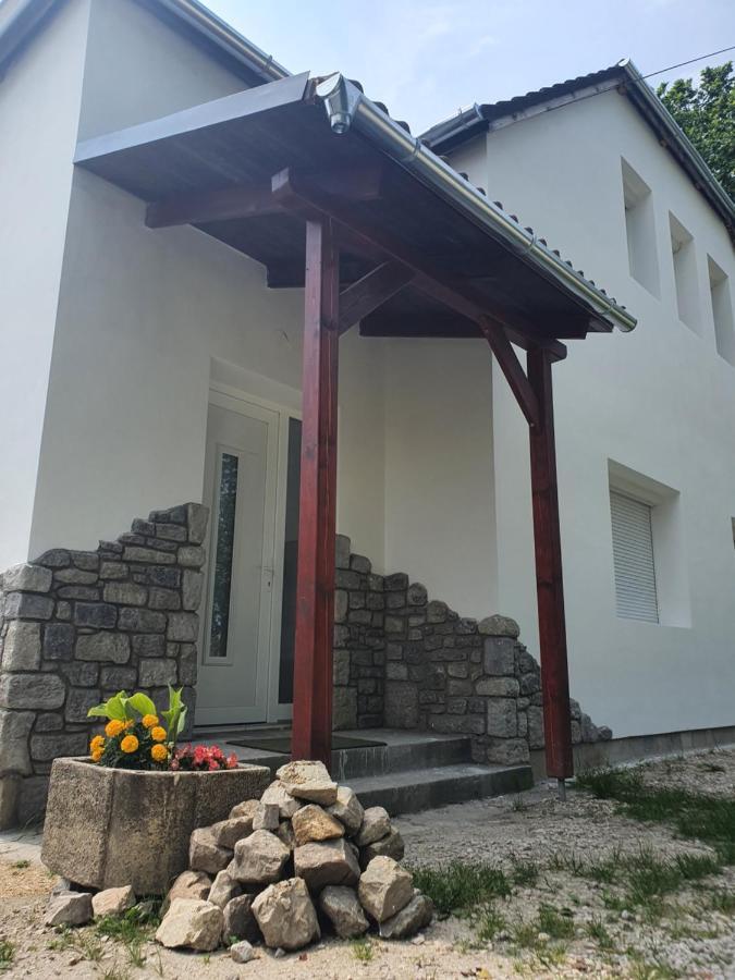 Sosto Apartman Székesfehérvár Buitenkant foto