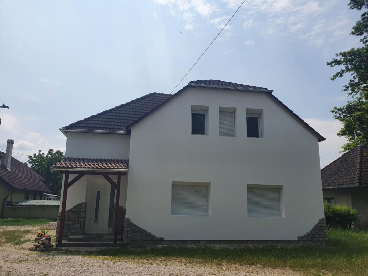 Sosto Apartman Székesfehérvár Buitenkant foto